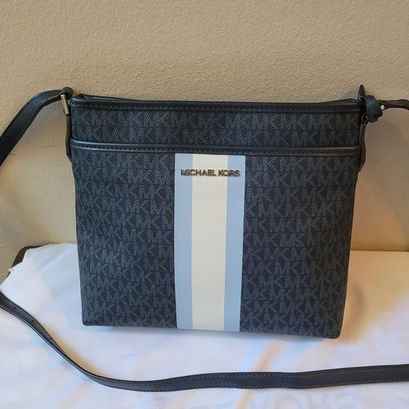 Michael kors crossbody bag - Picture 9 of 15